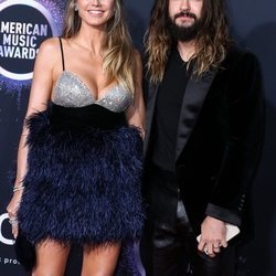 Heidi Klum y Tom Kaulitz en la alfombra roja de los premios AMAs 2019