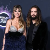 Heidi Klum y Tom Kaulitz en la alfombra roja de los premios AMAs 2019