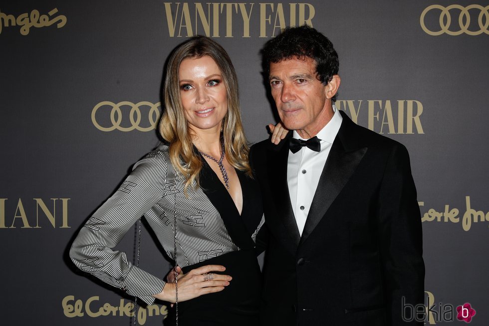 Antonio Banderas junto a su novia, Nicole Kimpel, en la 'Fiesta Personaje del año Vanity Fair 2019'