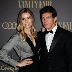 Antonio Banderas junto a su novia, Nicole Kimpel, en la 'Fiesta Personaje del año Vanity Fair 2019'