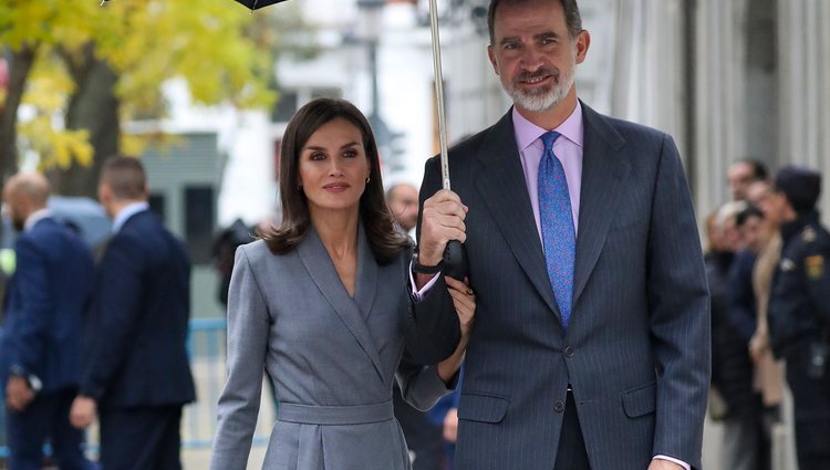 Los Reyes llegando a la entrega de premios del Observatorio contra la violencia doméstica y de género