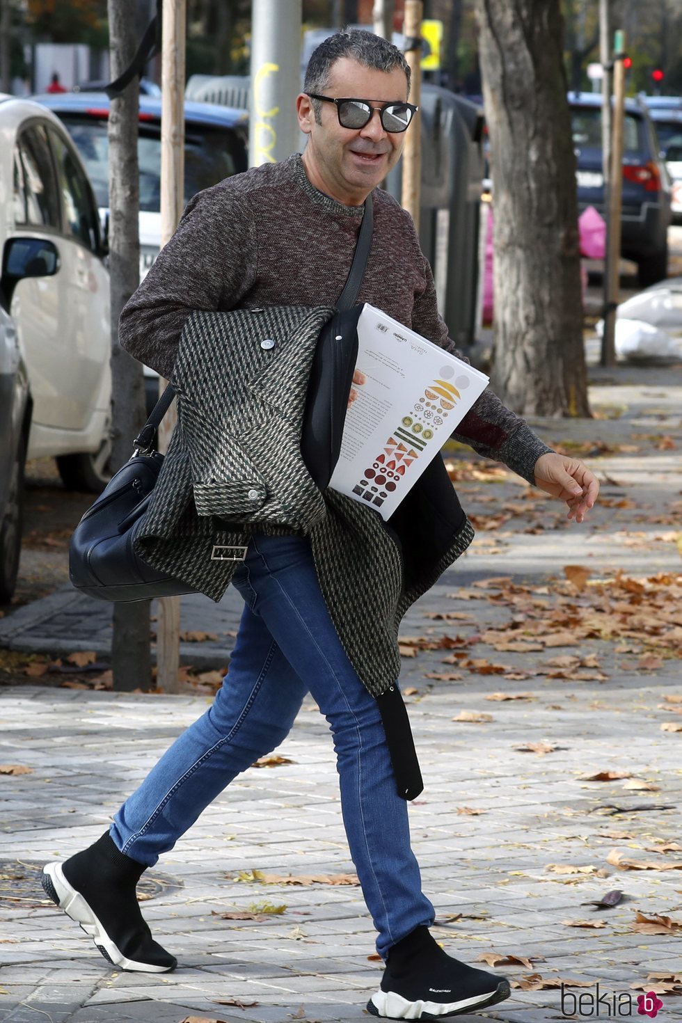 Jorge Javier Vázquez entrando en un centro de estética