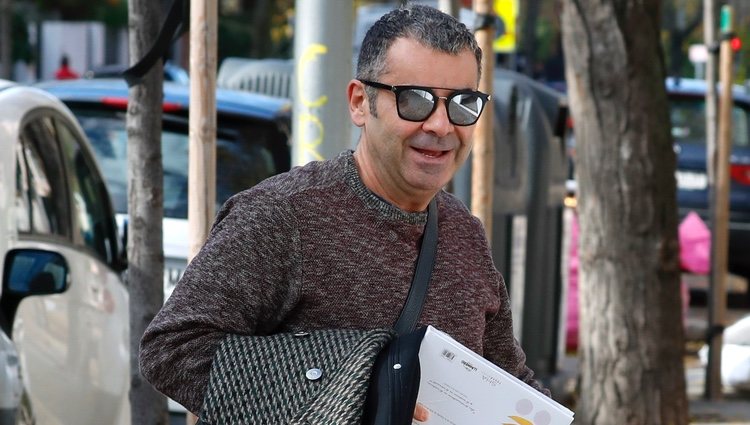 Jorge Javier Vázquez entrando en un centro de estética