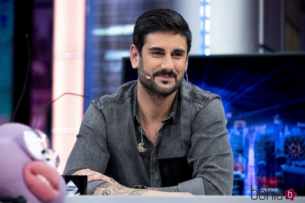 Melendi presentando en 'El hormiguero' su nuevo álbum