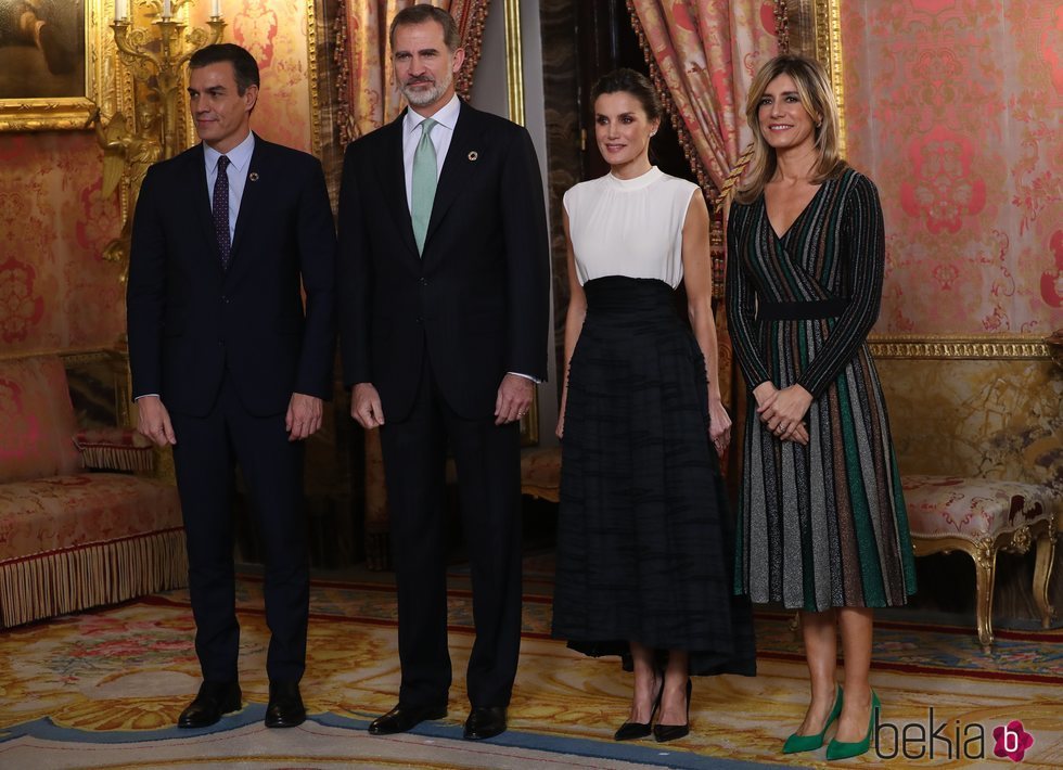 Los Reyes Felipe y Letizia con Pedro Sánchez y Begoña Gómez en la recepción por la Conferencia sobre el Cambio Climático