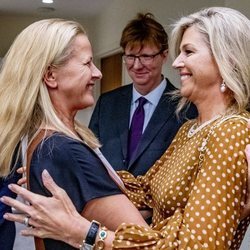 Máxima de Holanda y Mabel de Holanda se saludan con mucho cariño