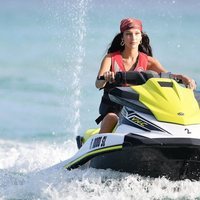 Bella Hadid en moto de agua en Miami