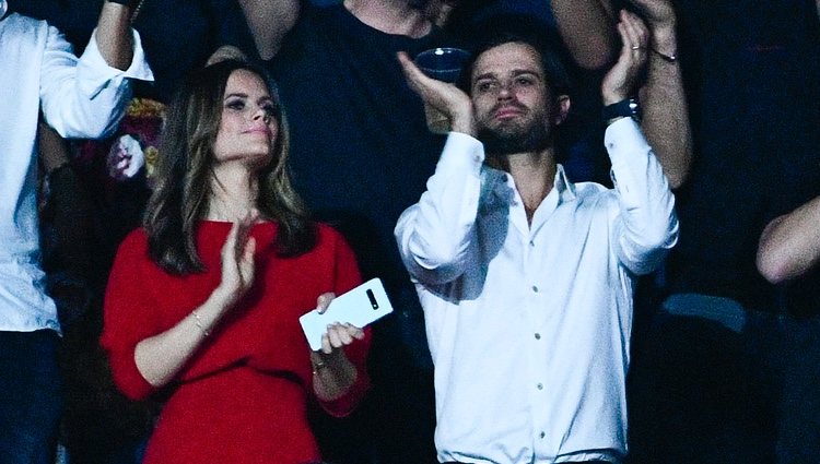 El Príncipe Carlos Felipe y Sofia Hellqvist en un concierto homenaje a Avicii