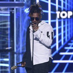 Juice Wrld recogiendo su Billboard 2019