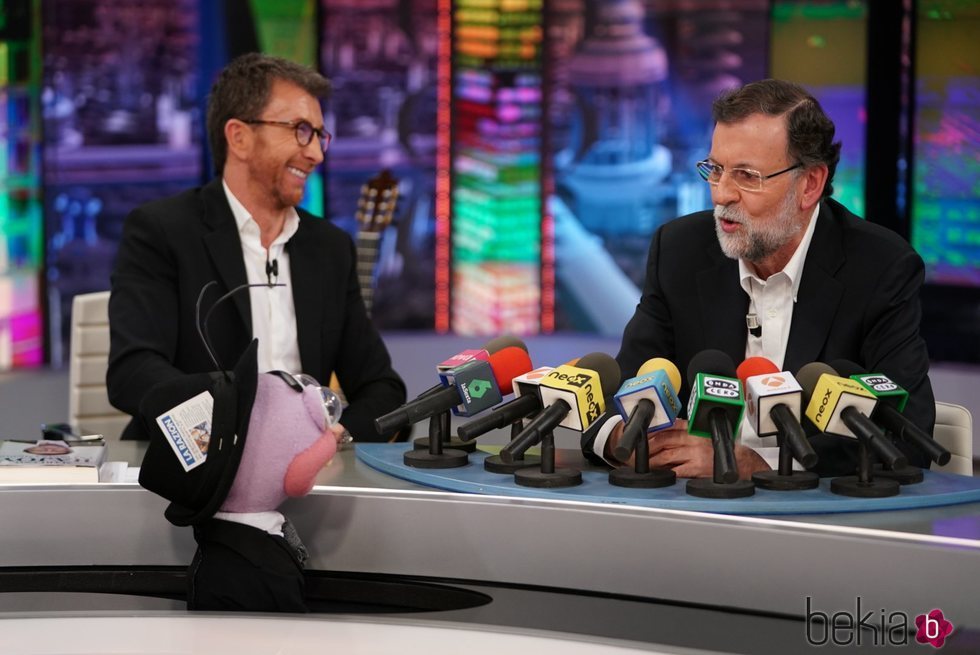 Mariano Rajoy charlando con Pablo Motos en 'El Hormiguero'