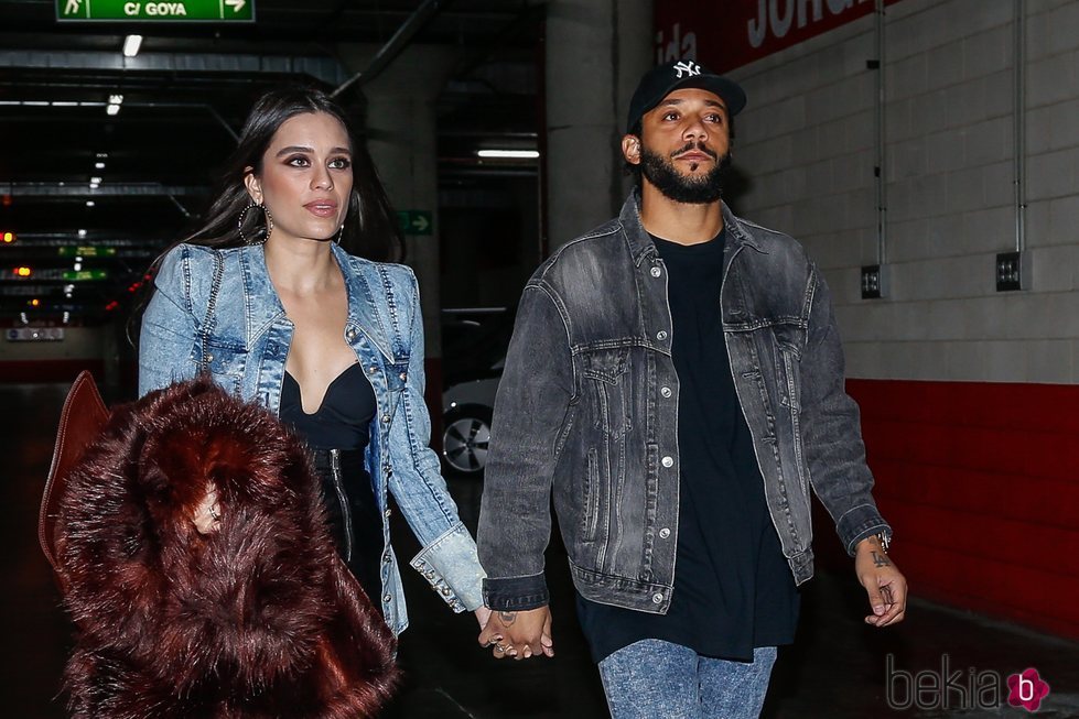 Marcelo y Clarisse Alves llegando al concierto de Rosalía en Madrid