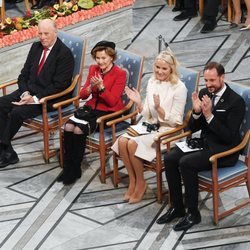 Harald y Sonia de Noruega y Haakon y Mette-Marit de Noruega en el Nobel de la Paz 2019