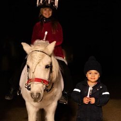 Estela y Oscar de Suecia celebrando Santa Lucía 2019