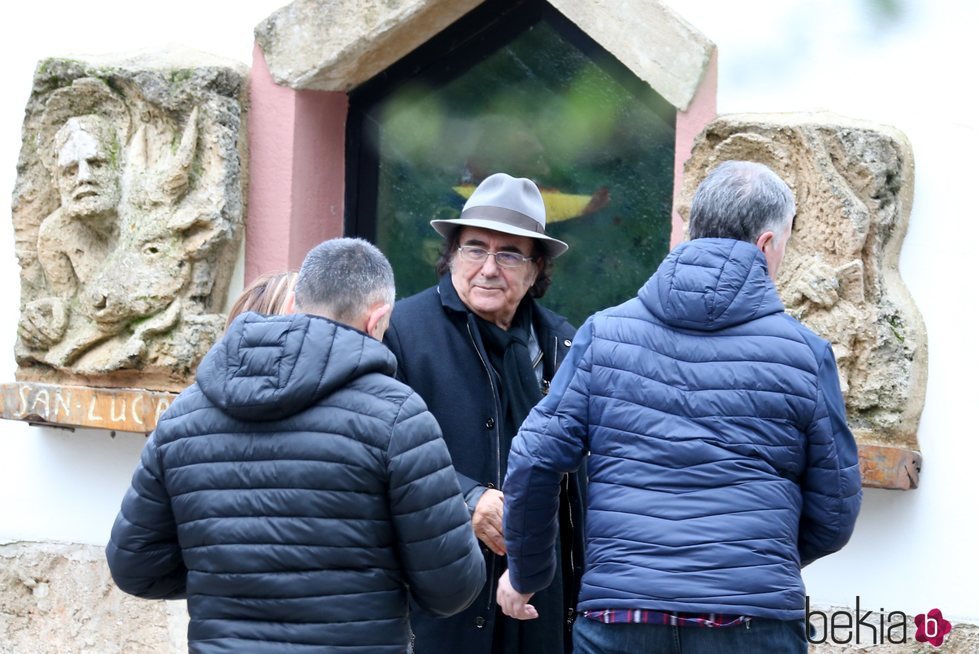 Al Bano en el funeral de su madre en Cellino San Marco