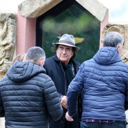 Al Bano en el funeral de su madre en Cellino San Marco