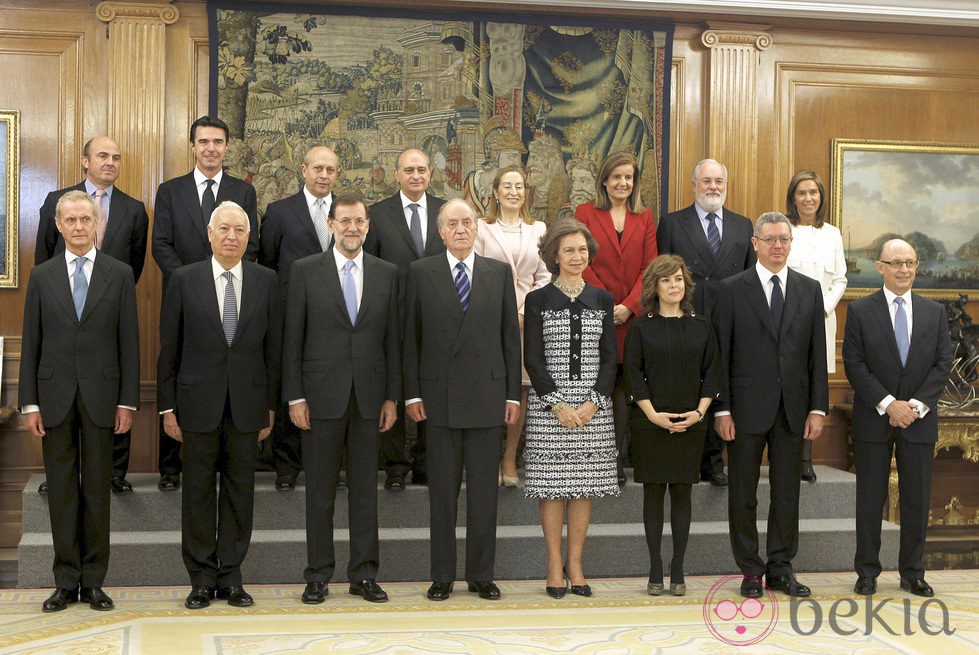 Los Reyes, Mariano Rajoy y sus 13 ministros en la Zarzuela