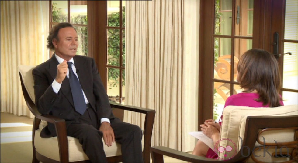 Julio Iglesias en una entrevista en televisión