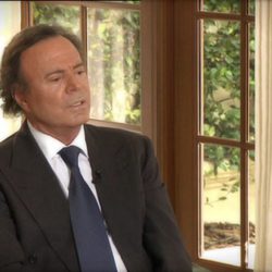 Julio Iglesias durante una entrevista en Miami