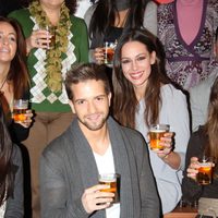 Pablo Alborán y Eva González en la presentación de 'Somos Sur'