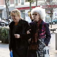 La Duquesa de Alba va al cine con una amiga