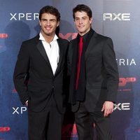 Maxi Iglesias y Luis Fernández en el estreno de XP3D en Madrid