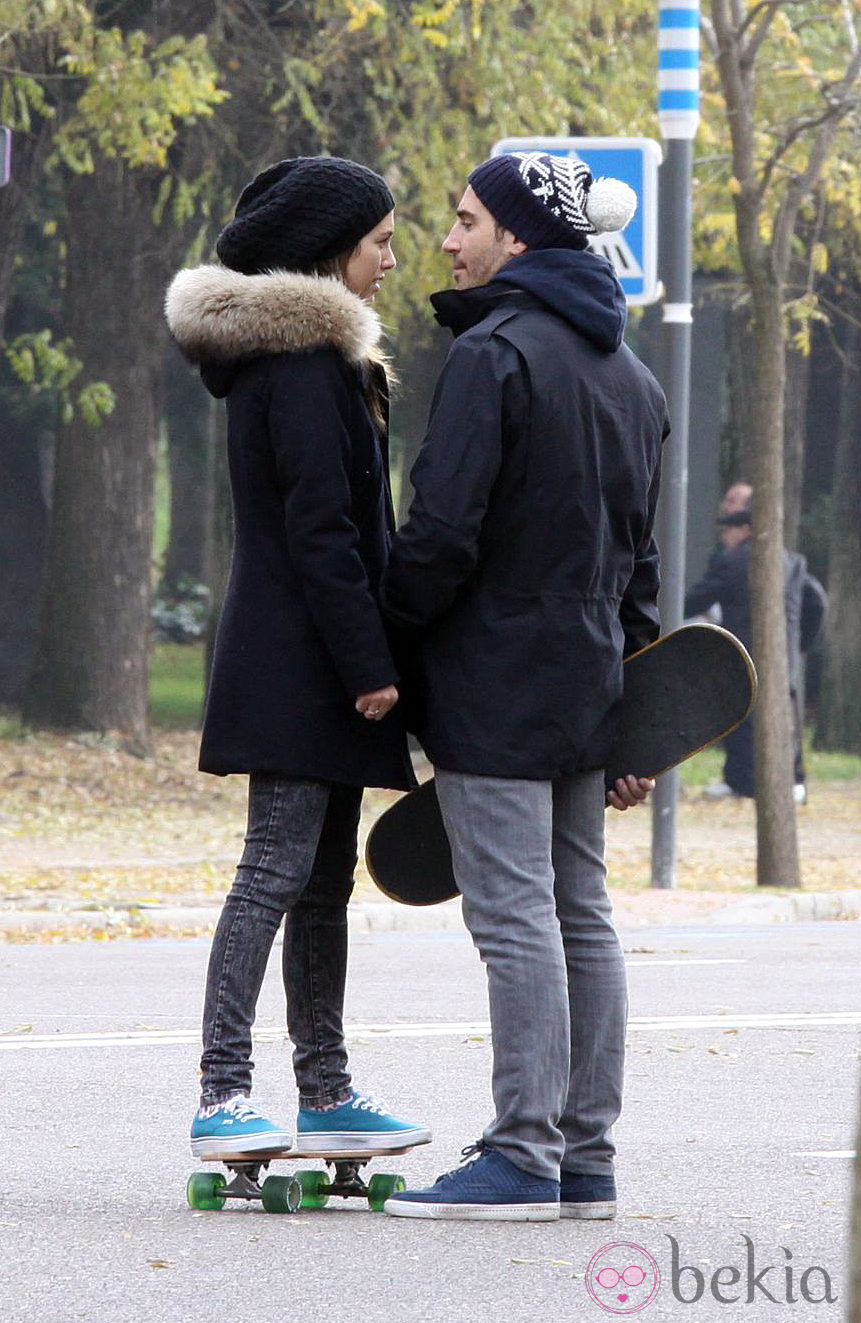 Miguel Ángel Silvestre y Blanca Suárez salen a patinar