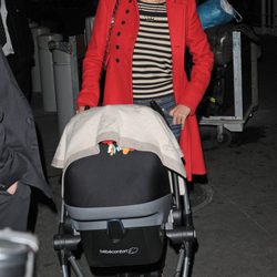 Marion Cotillard sale a pasear con su hijo 