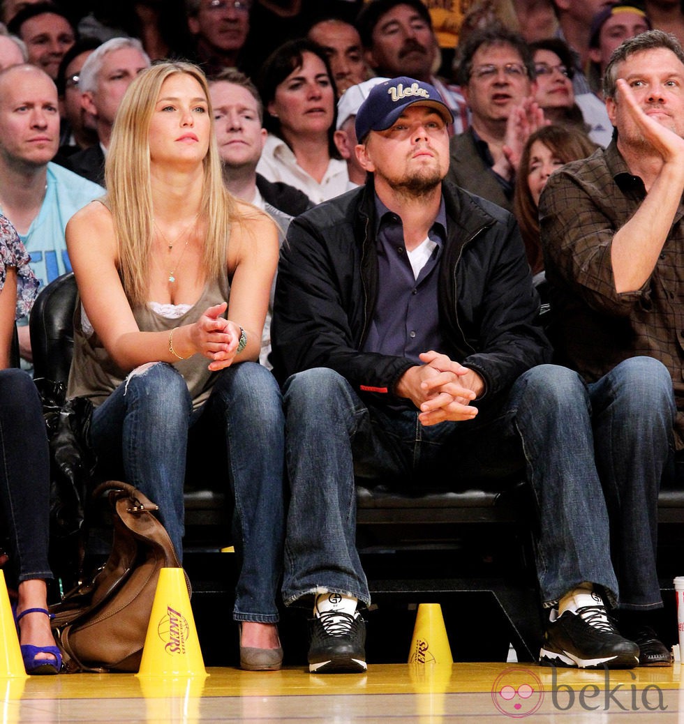 Bar Refaeli y Leonardo DiCaprio