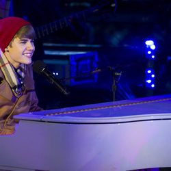 Justin Bieber da la bienvenida al 2012 actuando en Times Square