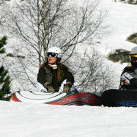 Elena Tablada y Daniel Arigita esquiando en Baqueira Beret