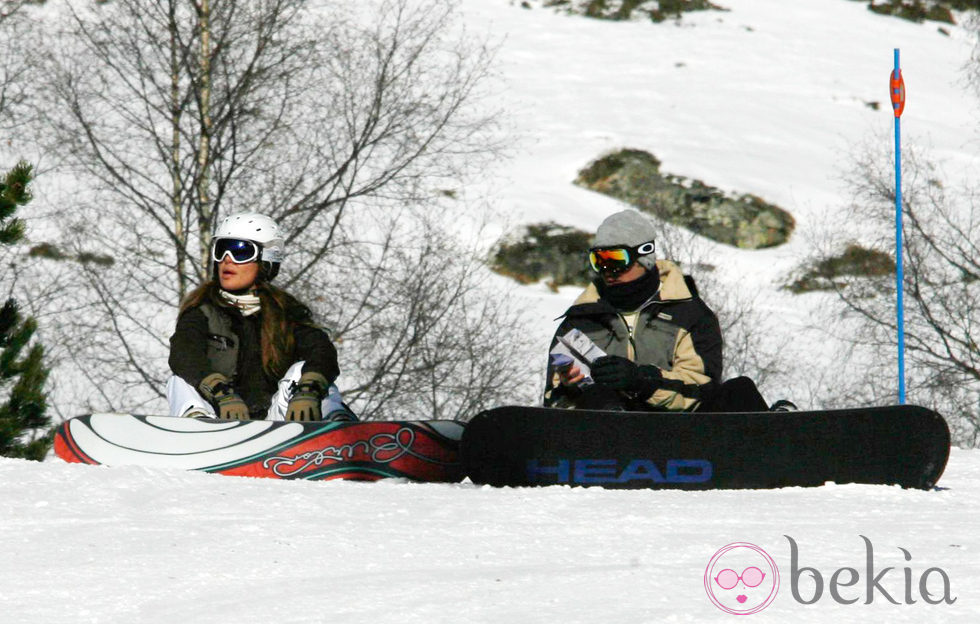 Elena Tablada y Daniel Arigita esquiando en Baqueira Beret