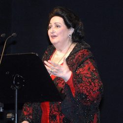 Montserrat Caballé cantando en el 50 aniversario de su debut