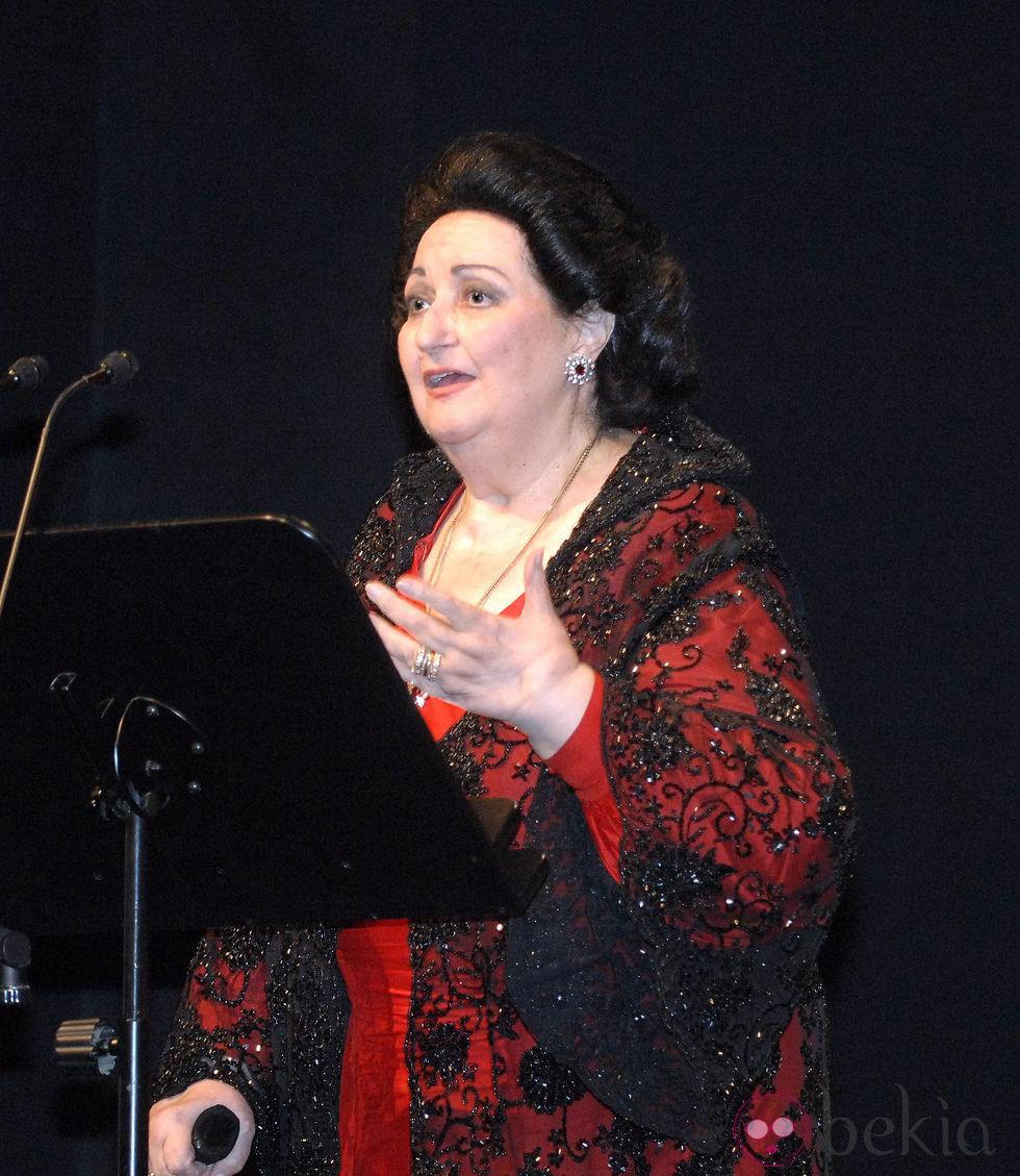 Montserrat Caballé cantando en el 50 aniversario de su debut