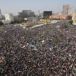 Manifestantes congregados en la plaza Tahrir de El Cairo en 2011