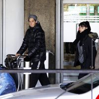 Joel Bosqued y Andrea Duro en el aeropuerto de Barajas