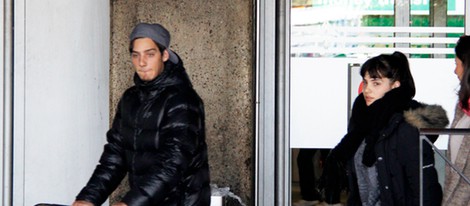 Joel Bosqued y Andrea Duro en el aeropuerto de Barajas