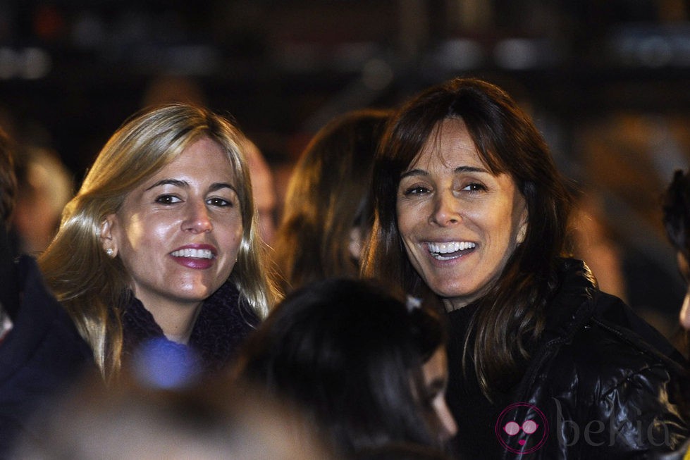 Lydia Bosch y Patricia Cerezo en la Cabalgata de Reyes 2012 de Madrid