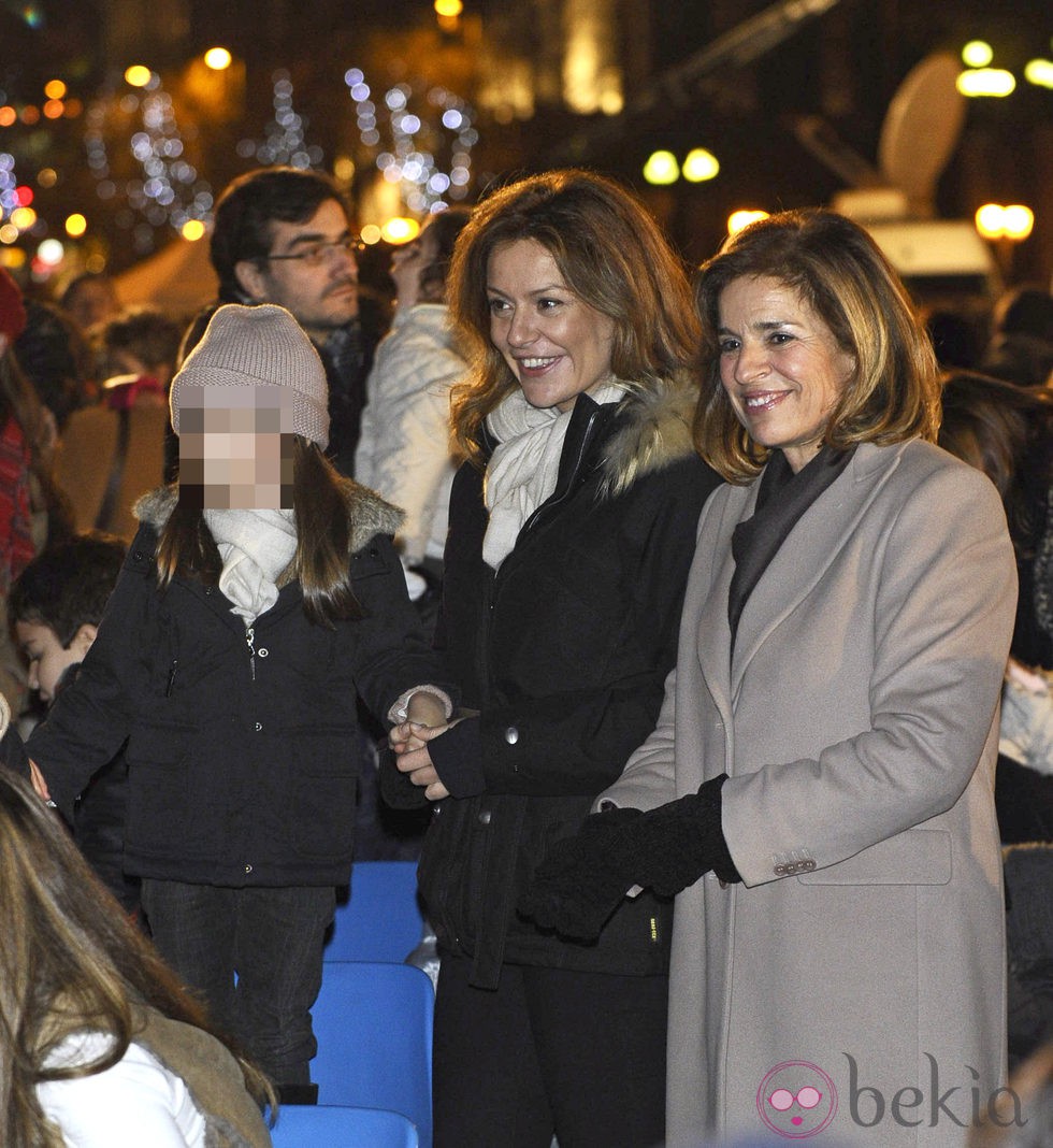 Ana Botella y Nuria González en la Cabalgata de Reyes 2012 de Madrid