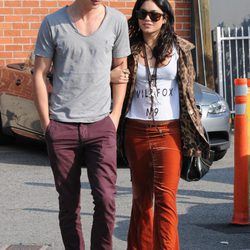 Vanessa Hudgens y Austin Butler de paseo por Beverly Hills