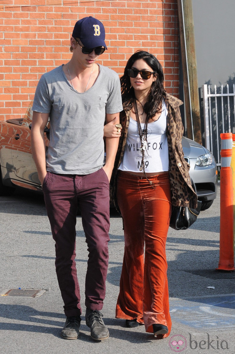 Vanessa Hudgens y Austin Butler de paseo por Beverly Hills