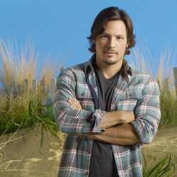 Nick Wechsler en la foto promocional de 'Revenge'