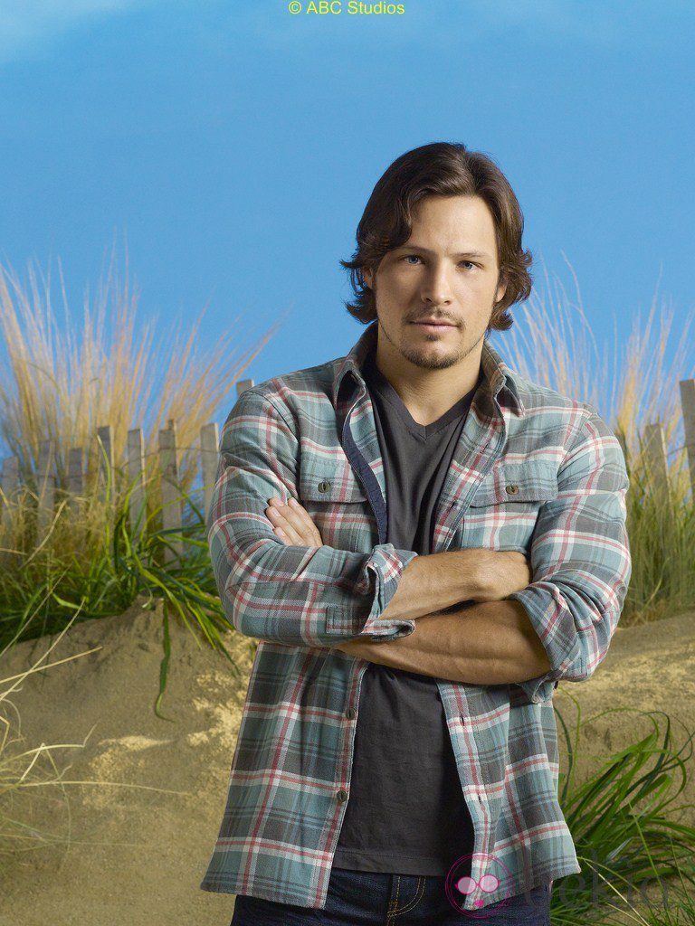 Nick Wechsler en la foto promocional de 'Revenge'