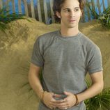 Connor Paolo en la foto promocional de la serie 'Revenge'