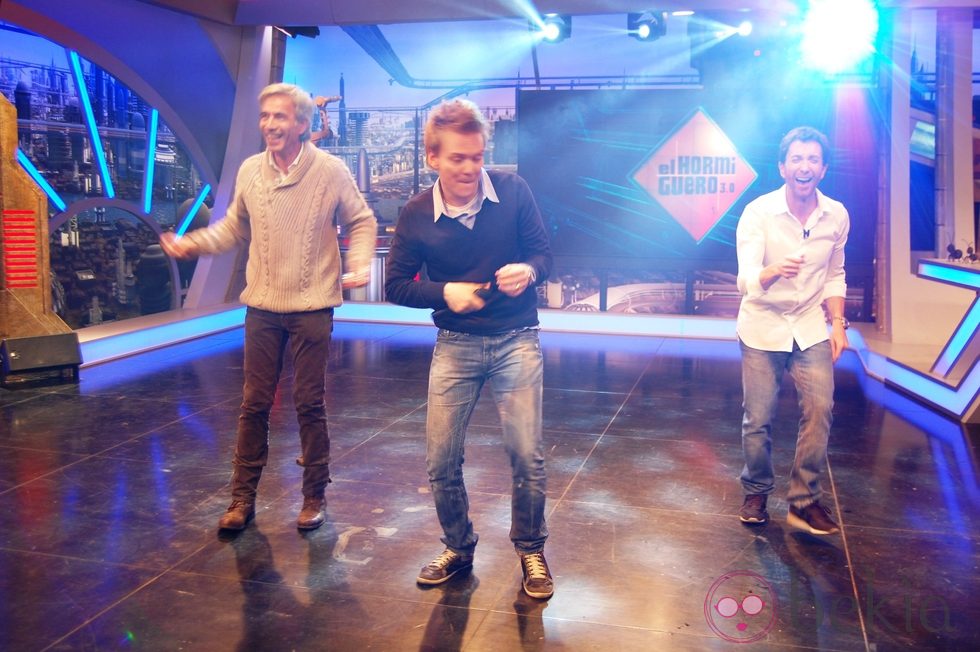 Michel Teló, Imanol Arias y Pablo Motos bailan 'Ai se eu te pego' en 'El Hormiguero'