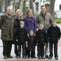 Juan Urdangarín, Claire Liebaert, la Infanta Cristina e Iñaki Urdangarin y sus cuatro hijos en Vitoria