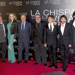 El director, los actores y el ministro de Cultura en el estreno de 'La chispa de la vida'