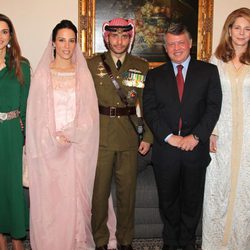 La Reina Rania, el Rey Abdalá y la Reina Noor con los Príncipes Hamzah y Basma en su boda