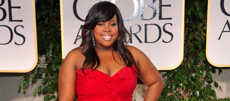 Amber Riley en la alfombra roja de los Globos de Oro 2012