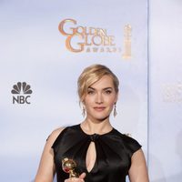 Kate Winslet posa con su Globo de Oro 2012