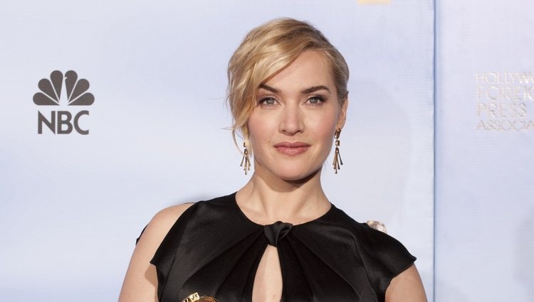 Kate Winslet posa con su Globo de Oro 2012